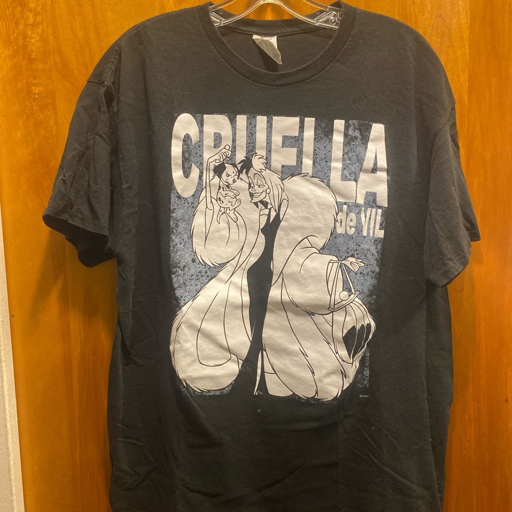 Disney Cruella de Vil Black and White Tee